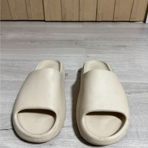 Yeezy Slides in Beige US Size 9 Men